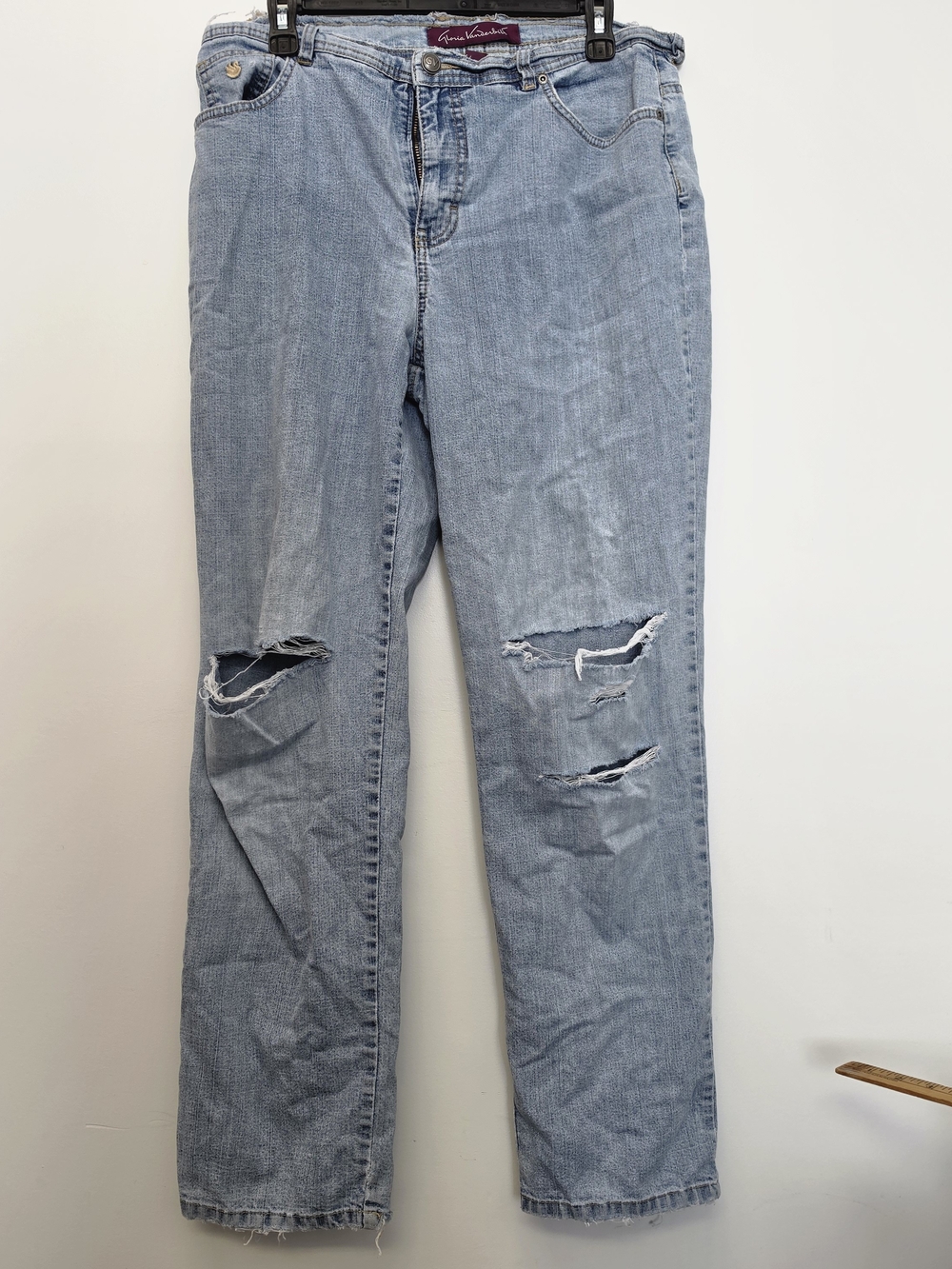 Gloria Vanderbilt Size 12 Light Wash Distressed Jeans